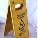 Placa Plástica Sinalizadora  Piso Escorregadio - Nobre